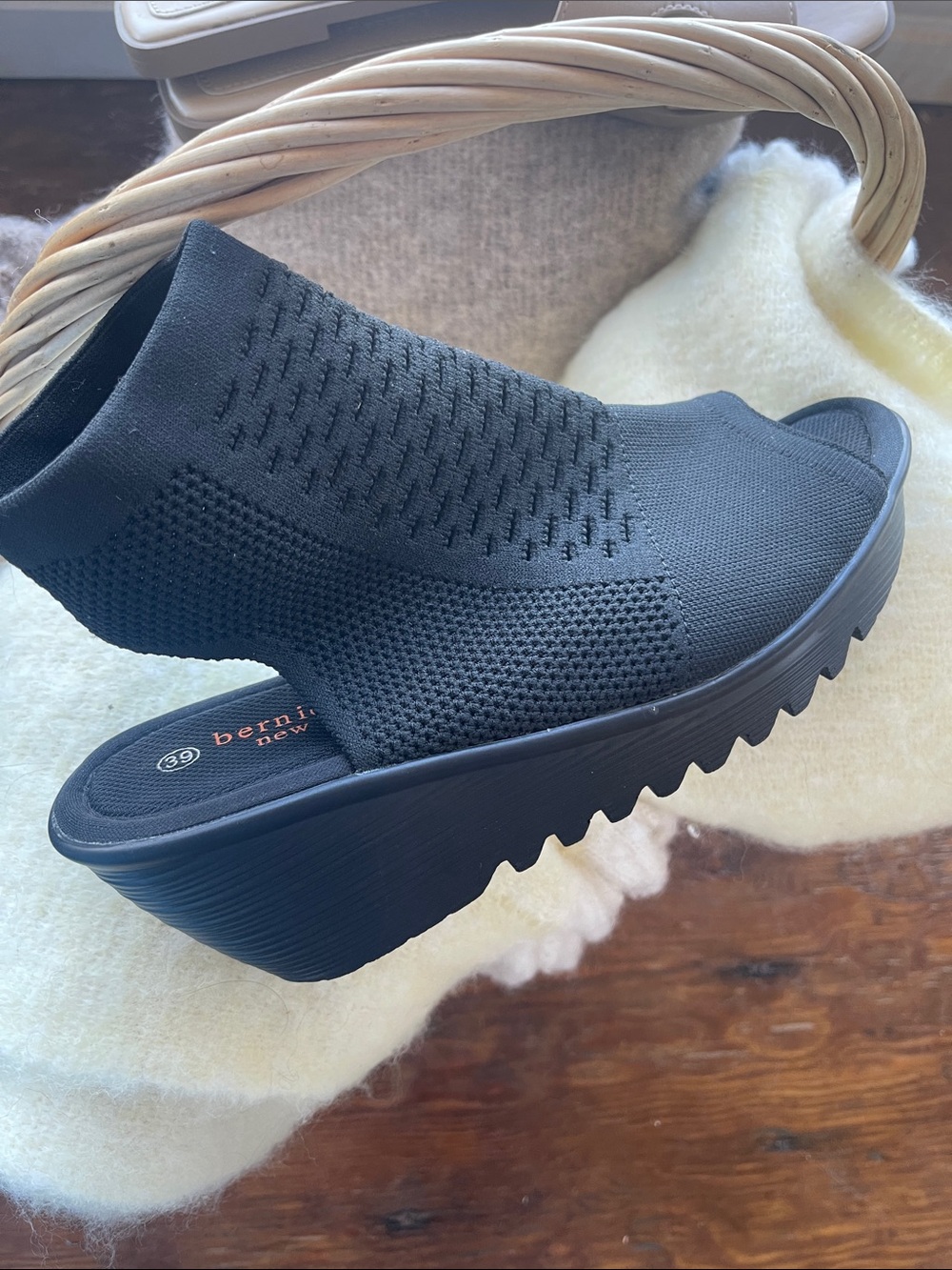 bernie mev. Black Knit Platform Slide Mule new size 39 or 8